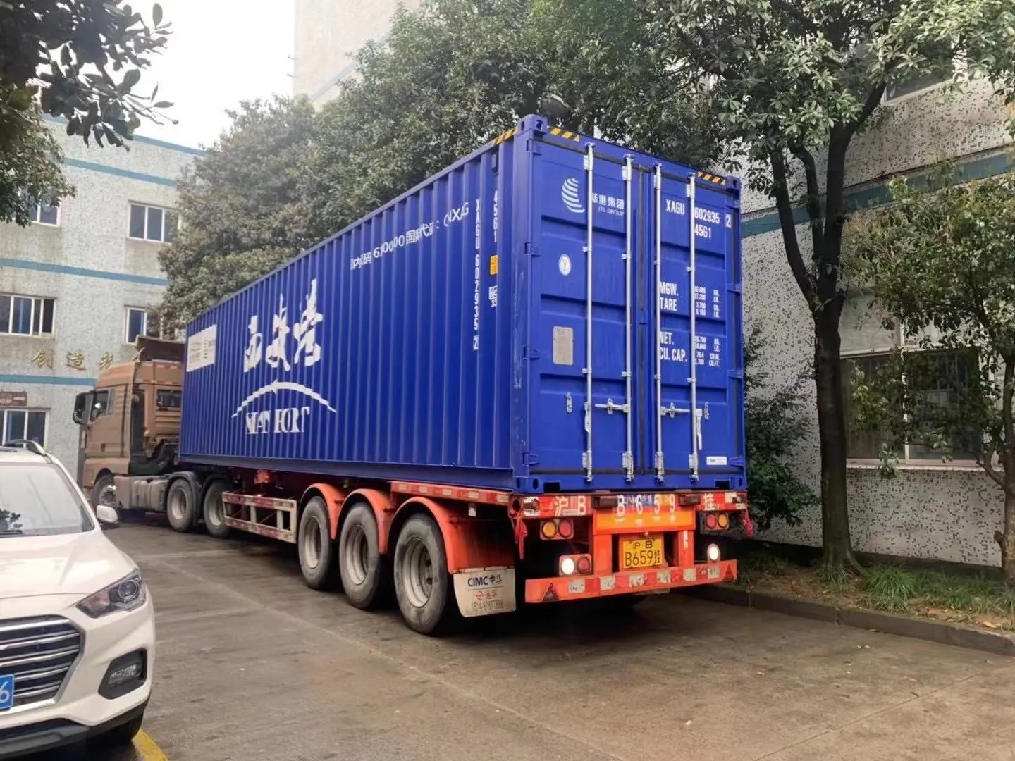 حاوية 40 قدمًا من آلات بيع الأقنعة يتم تصديرها إلى أوروبا